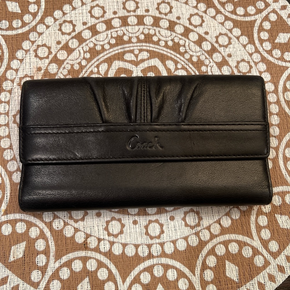 Vintage COACH black lambskin leather wallet